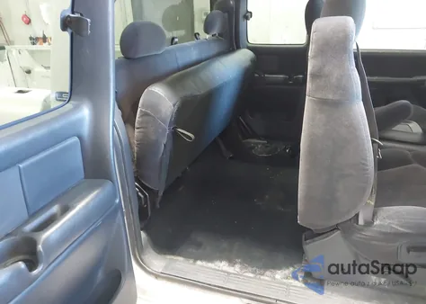 2001 Chevrolet Silverado 1500 Ls z USA, uszkodzony, nr VIN 2GCEK19T011151171